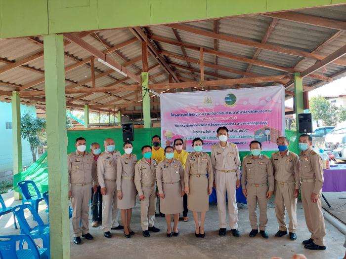 รองผู้ว่าราชการจังหวัดหนองคาย ร่วมพิธีปิดโครงการแก้ไขปัญหาความเดือดร้อนด้านอาชีพจังหวัดหนองคาย ประจำปีงบประมาณ 2565 กิจกรรมพัฒนาทักษะฝีมือหลักสูตรช่างก่อสร้าง สาขาการก่ออิฐฉาบปูน 